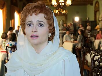 Noele "Nolly" Gordon (Helena Bonham Carter) war eine der bekanntesten TV-Persönlichkeiten im Großbritannien der 60er- bis 80er-Jahre. 18 Jahre lang spielte sie in der Hitserie "Crossroads" die Rolle der Meg Richardson.