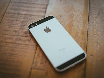 Die beiden Männer zogen ihr Geschäft mit den iPhones groß auf. Symbolbild: Malte Fleuter/unsplash.com