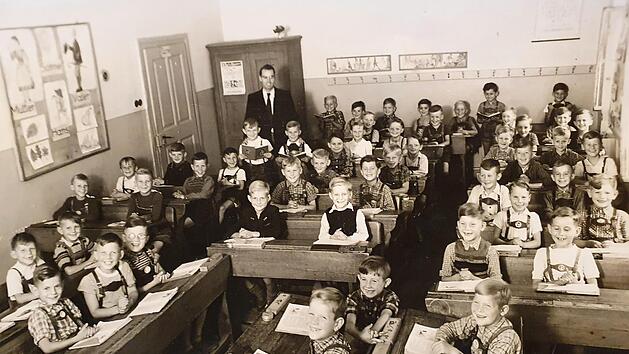 Ein Klassenfoto von 1953 Repro: Georg Kie&szlig;ling