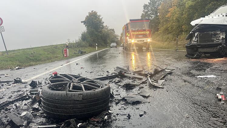 Frontalcrash auf Bundesstraße  fordert Todesopfer