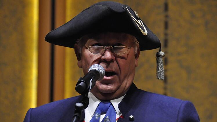 Robert Gießübel ist ein Unikum, wenn er seine "Gschichtli" erzählt bleibt, kein Auge trocken.  Foto: Peter Klopf