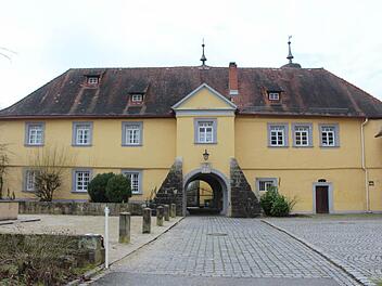 Das Schloss der Familie Herwarth in Küps. Seit drei Jahren kann man sich dort standesamtlich trauen lassen. Fotos: Lisa Kieslinger