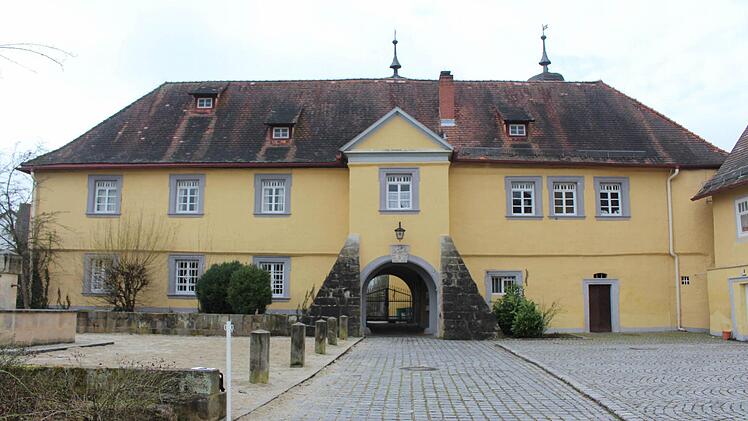 Das Schloss der Familie Herwarth in Küps. Seit drei Jahren kann man sich dort standesamtlich trauen lassen. Fotos: Lisa Kieslinger