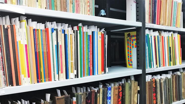 Etwa 8000 Schulbücher und -schriften zum Thema "Schule" und 3000 Bücher aus der gräflichen Schlossbibliothek sind im Museumsdepot archiviert.Sigismund von Dobschütz