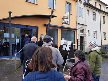 Bamberg: Riesen-Schlangen vor Traditionsmetzgerei Bühler kurz vor Schließung - so soll es weitergehen