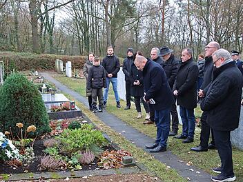 Hettstadt: Zeichen des Respekts - Kommunal- und Kreispolitiker gedenken Altlandrat Waldemar Zorn