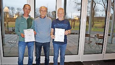 F&uuml;r 25 Jahre T&auml;tigkeit als Fach&uuml;bungsleiter Bergsteigen wurden J&uuml;rgen Herold und Edgar Kr&ouml;ckel von Artur Zoll geehrt.