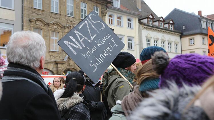 Ein Schild mit deutlicher Ansage, was Teilnehmer von Neonazis halten. Foto: Barbara Herbst