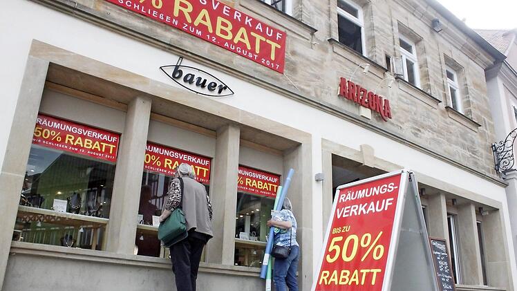 Selbst der Traditions-Juwelier Bauer bietet Räumungs-Rabatte.