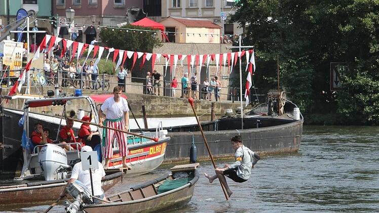 Auch beim Fischerstechen der Jugend und Schüler am Samstag ging es nicht zimperlich zur Sache. Foto: Barbara Herbst