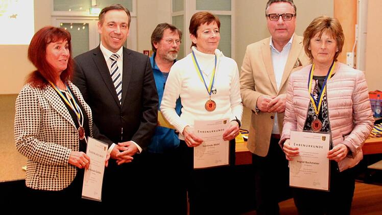Inge Humann-Günther, Gerlinde Wahl, Ingrid Bachmeier - das Lauftrio aus Neuhaus Foto: Johanna Blum
