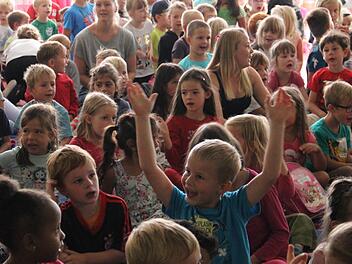 Über 400 Jungen und Mädchen waren am Donnerstag  zum Weltkindertag in die "Alte Spinnerei" gekommen. Foto: Katharina Müller-Sanke