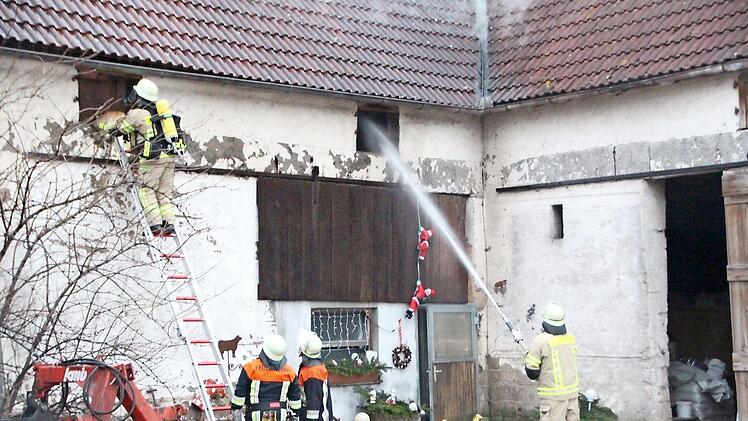 Schwierig gestaltete sich das Aufspüren der Brandnester.  Foto: Andreas Dorsch