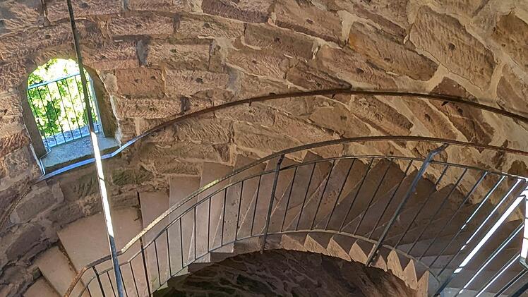 Rehturm: Viele Stufen f&uuml;hren zur Aussichtsplattform.