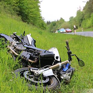 Unfall zwischen Bamberg und Pödeldorf: Motorradfahrer verletzt