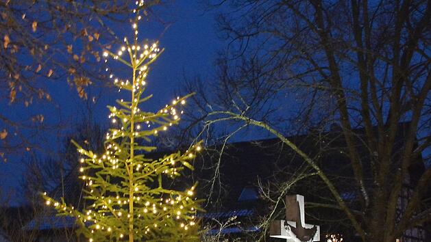 Unter Berücksichtigung der geltenden Kontaktbeschränkungen sorgten Bürger im Banzgau für Lichterglanz. Foto: Michael Weiß