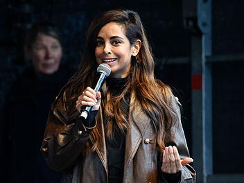 Am Donnerstag sprach Collien Fernandes bei einer Kundgebung in Hamburg. Am Sonntag wird sie bei "Caren Miosga" zu Gast sein.