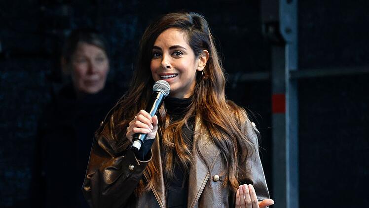 Am Donnerstag sprach Collien Fernandes bei einer Kundgebung in Hamburg. Am Sonntag wird sie bei "Caren Miosga" zu Gast sein.