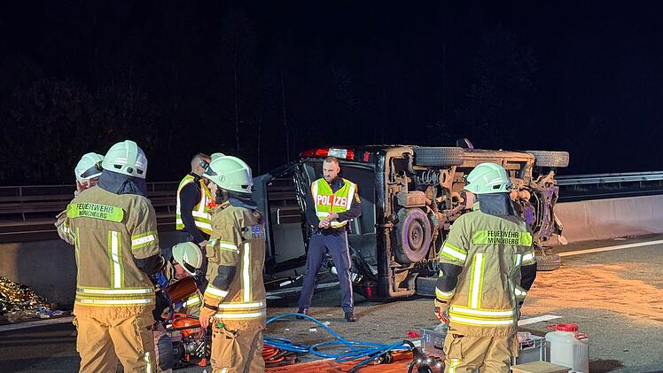 Schwerer Unfall auf A9 bei M&uuml;nchberg - drei Verletzte