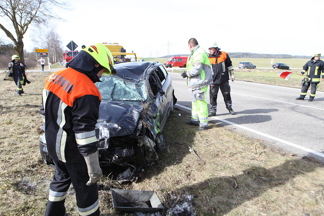 Kreis Ansbach: Auto überschlägt sich – 21-Jähriger verletzt