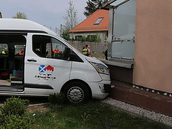 Bei Forth kam es zu einem Autounfall. Ein Mann starb sp&auml;ter an seinen Verletzungen. Foto: NEWS5 / Zeilmann