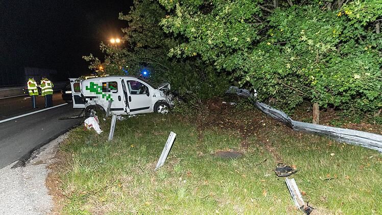 Gef&auml;hrliches &Uuml;berholman&ouml;ver auf Autobahn: F&uuml;nf Personen verletzt
