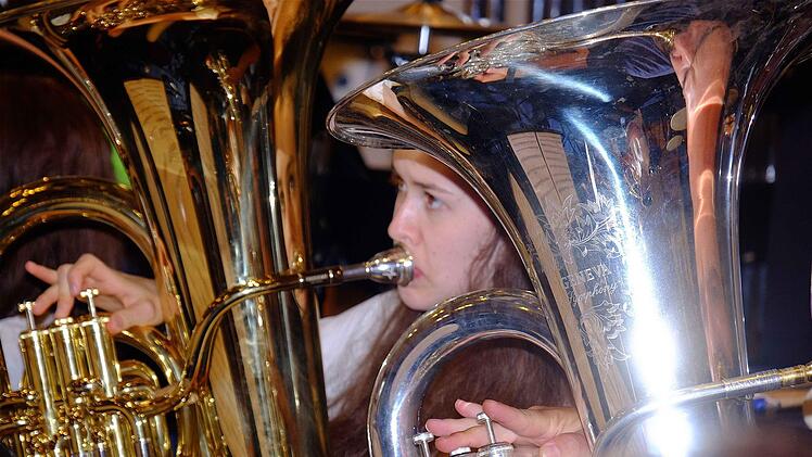 Die Tuba gehört zur Besetzung der Brass-Band. Foto: Gerd Schaar