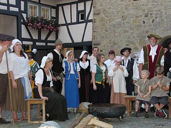 Jahr f&uuml;r Jahr begeistert die Laienspielgruppe Ostheim mit ihrer Inszenierung "Kroatensturm auf die Kirchenburg".    Eva Wienr&ouml;der
