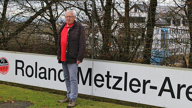 Das hat selbst Franz Beckenbauer noch nicht geschafft. Roland Metzler hat sein eigenes Stadion.  Foto: Werner Vogel