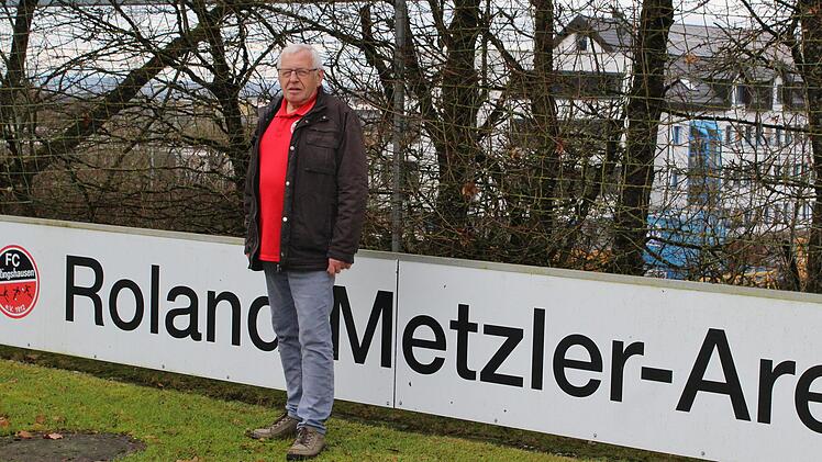 Das hat selbst Franz Beckenbauer noch nicht geschafft. Roland Metzler hat sein eigenes Stadion.  Foto: Werner Vogel