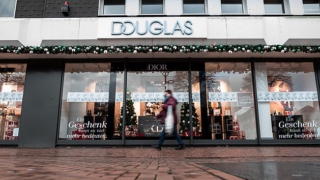 Parf&uuml;merie-Kette Douglas schlie&szlig;t Filialen