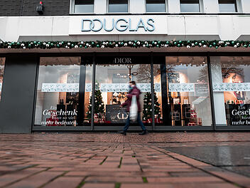 Parfümerie-Kette Douglas schließt Filialen