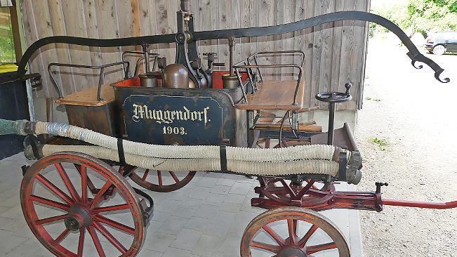 1903 bekam die Wehr diese Handdruckspritze mit Saugwerk.