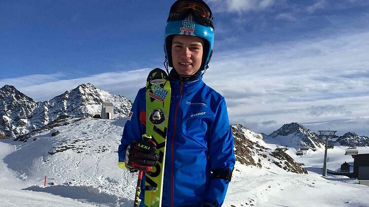 Bad Brückenaus Maximilian Jäger freut sich über seine Bronzemedaille auf dem Pitztaler Gletscher.  Foto: F. Jäger