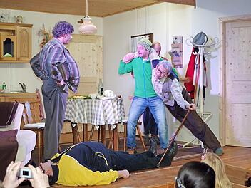 Die Akteure der Theatergruppe Steinbach am Wald freuen sich aufs neue Stück. Foto: Veronika Schadeck