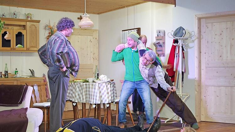 Die Akteure der Theatergruppe Steinbach am Wald freuen sich aufs neue Stück. Foto: Veronika Schadeck