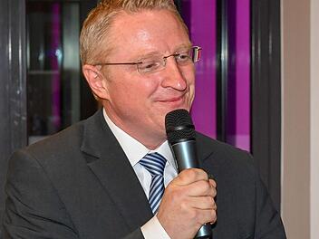 Einzelne Schwerpunkte setzen, statt große Wahlkampfreden halten: Diese Marschrichtung will Martin Pöhner als Oberbürgermeister vorgeben. Doch auch eine weitere Zusammenarbeit mit Andreas Starke (SPD) kann sich der FDP-Kandidat vorstellen.  Foto: Ronald Rinklef