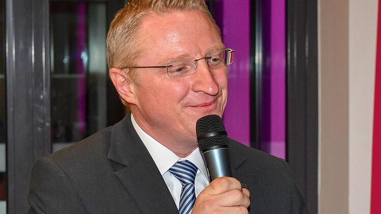 Einzelne Schwerpunkte setzen, statt große Wahlkampfreden halten: Diese Marschrichtung will Martin Pöhner als Oberbürgermeister vorgeben. Doch auch eine weitere Zusammenarbeit mit Andreas Starke (SPD) kann sich der FDP-Kandidat vorstellen.  Foto: Ronald Rinklef