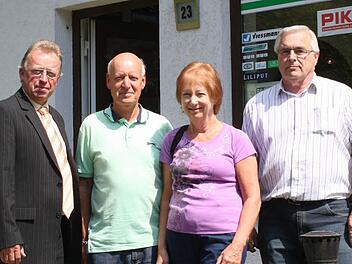 Stephen Sommer (2.v.l.) freute sich über den Empfang. Foto: hl
