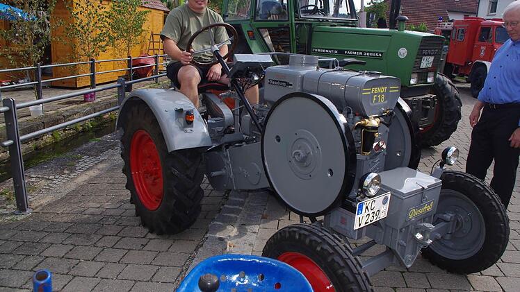 Marco Fleischmann und sein Fendt von 1939 Foto: Heike Schülein