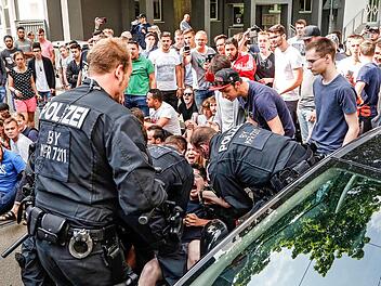 Am 31. Mai 2017  geriet die Polizei in Nürnberg  mit Berufsschülern aneinander,    die  gegen die   Abschiebung    von Asef N. protestierten. Michael Matejka, dpa