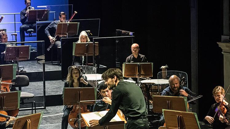 Impressionen vom Auftakt der Konzert-Saison im Landestheater Coburg. Das Philharmonische Orchester spielte unter Leitung von Johannes Braun.Foto: Jochen Berger