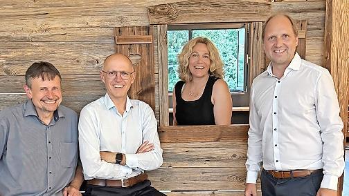 Der DAV-Vorstand: Zweiter Vorsitzender Dieter Sprott, Schatzmeister Thomas Neubauer, Schriftf&uuml;hrerin Franka Struve-Waasner, und Vorsitzender Ulrich Sch&uuml;rr (v.&nbsp;l.)