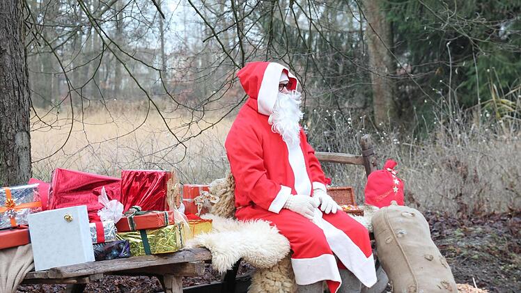 Auch der Nikolaus machte Station beim Weihnachtsmarkt Mitwitz  Herbert Fischer