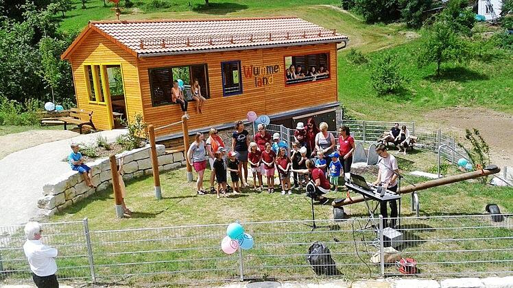 Bei der Spielplatzeinweihung  Fotos: Carmen Schwind