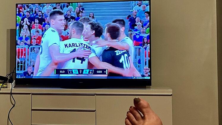 Über einen Streaming-Kanal sind die WM-Auftritte vom Hammelburger Moritz Karlitzek mit der deutschen Nationalmannschaft gemütlich vom Sofa aus zu sehen. Foto: Angelika Silberbach