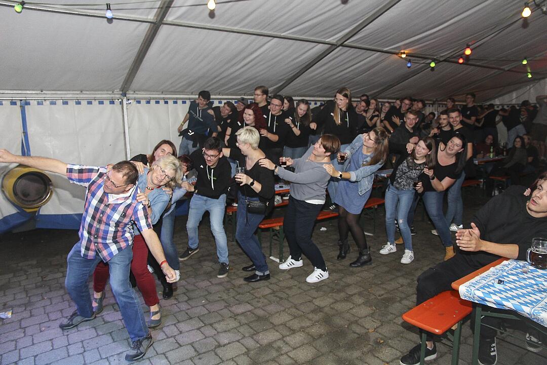 Die Landjugend Zaubach hat zum Kerwatanz eingeladen.