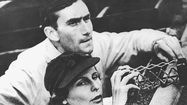 Leni Riefenstahl mit Kameramann Walter Frentz beim Dreh des Olympiafilms "Triumph des Willens" 1936.