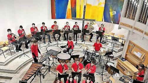 Das Sch&uuml;lerorchester unter der Leitung von Nicole Steinh&auml;user.