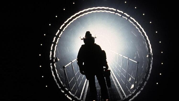 Mit einem Gravitationsantrieb kann die "Event Horizon" in Sekundenbruchteilen von einem Ende des Universums ans andere reisen. Doch der Testflug wurde zum Horrortrip.